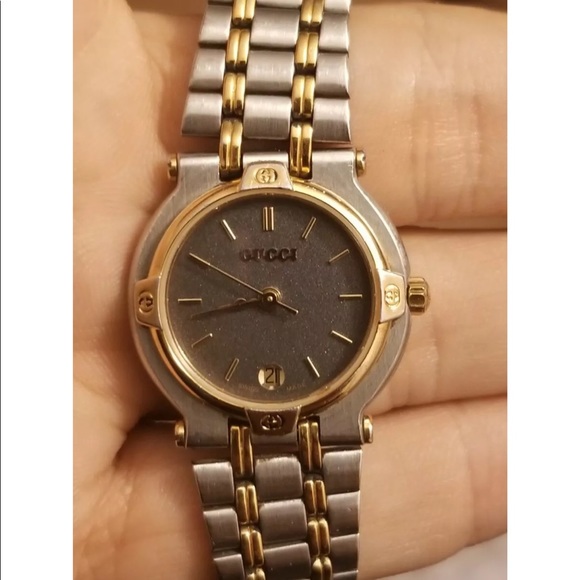 Women Gucci 9000L Stainless Steel Quartz Watch - Picture 2 of 8